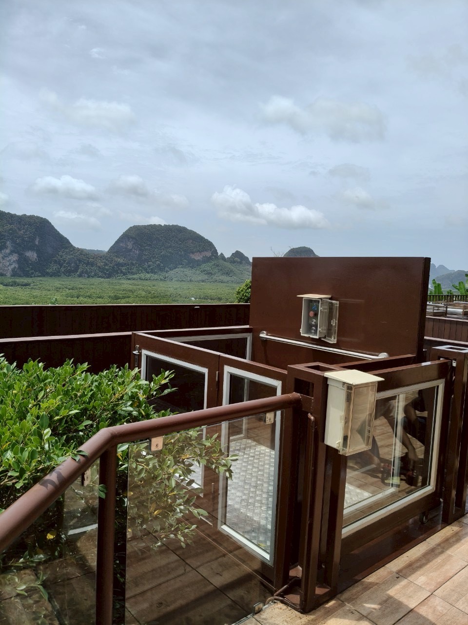 HYDRAULIC LIFT ELEVATOR 23